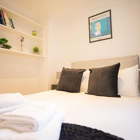 Perfect Location 4Bed 2 Bath Spacious Apartment London Bagian luar foto
