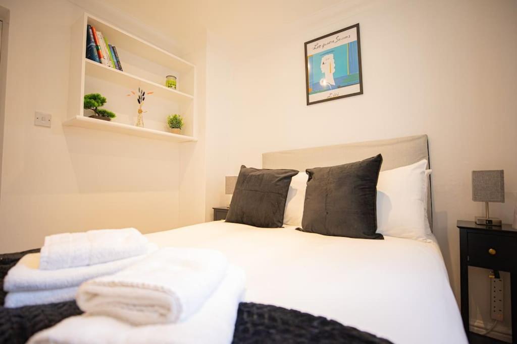 Perfect Location 4Bed 2 Bath Spacious Apartment London Bagian luar foto