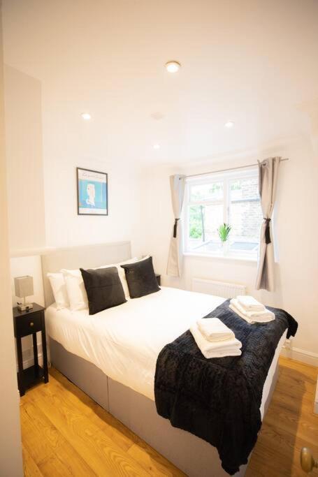 Perfect Location 4Bed 2 Bath Spacious Apartment London Bagian luar foto