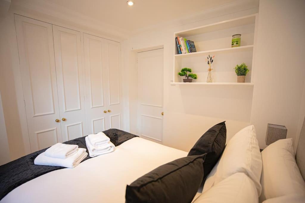 Perfect Location 4Bed 2 Bath Spacious Apartment London Bagian luar foto