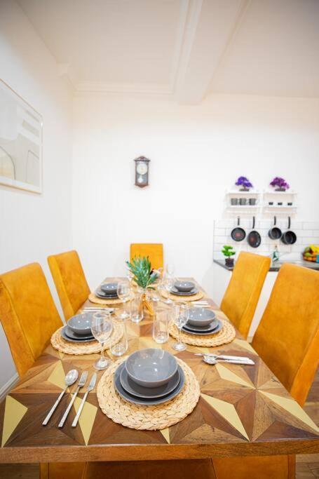 Perfect Location 4Bed 2 Bath Spacious Apartment London Bagian luar foto