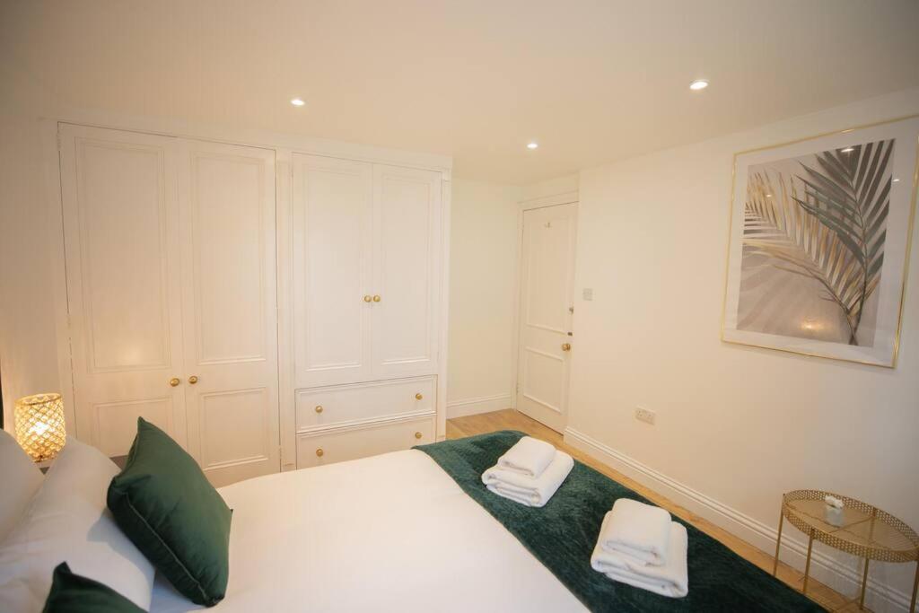 Perfect Location 4Bed 2 Bath Spacious Apartment London Bagian luar foto
