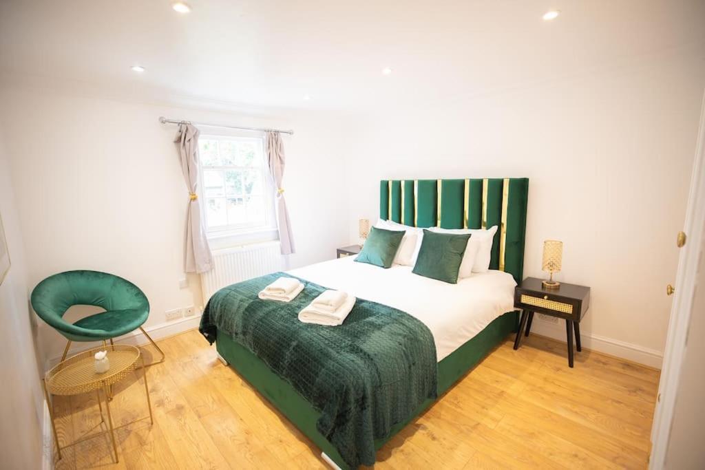 Perfect Location 4Bed 2 Bath Spacious Apartment London Bagian luar foto