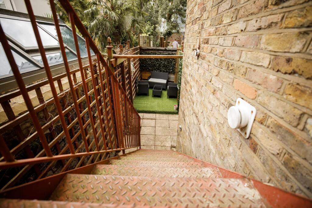 Perfect Location 4Bed 2 Bath Spacious Apartment London Bagian luar foto